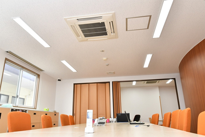 保護者との連絡に不可欠な通信用電源をGHPから給電